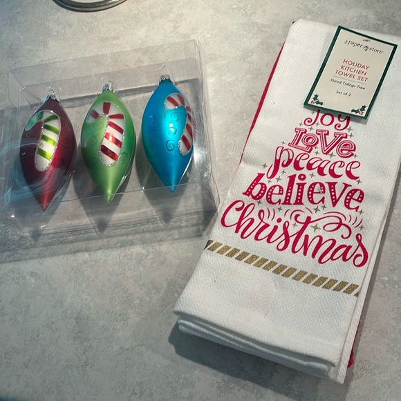 NWT The Paper Store towels & Christmas ornaments - Picture 1 of 7